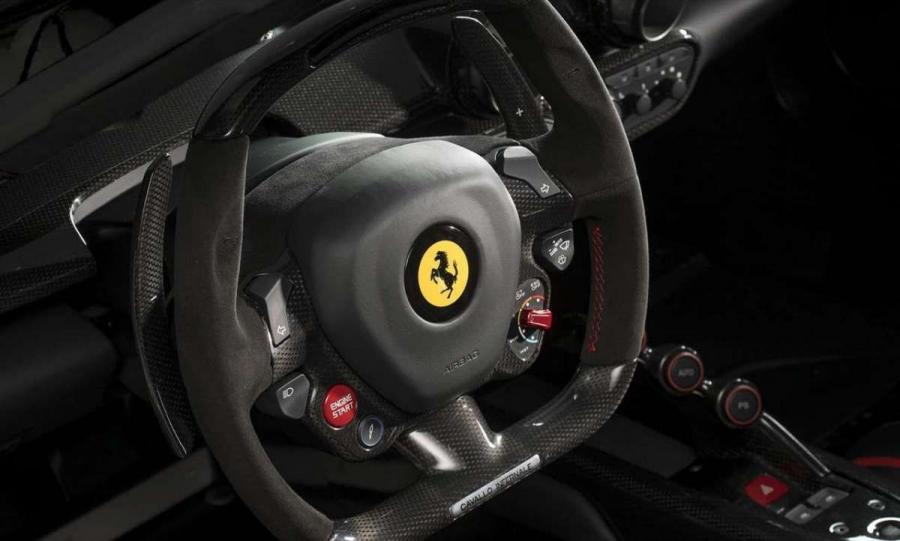 Детали интерьера Ferrari LaFerrari Cavallo Infernale 2016 года  (фото 4 из 11)
